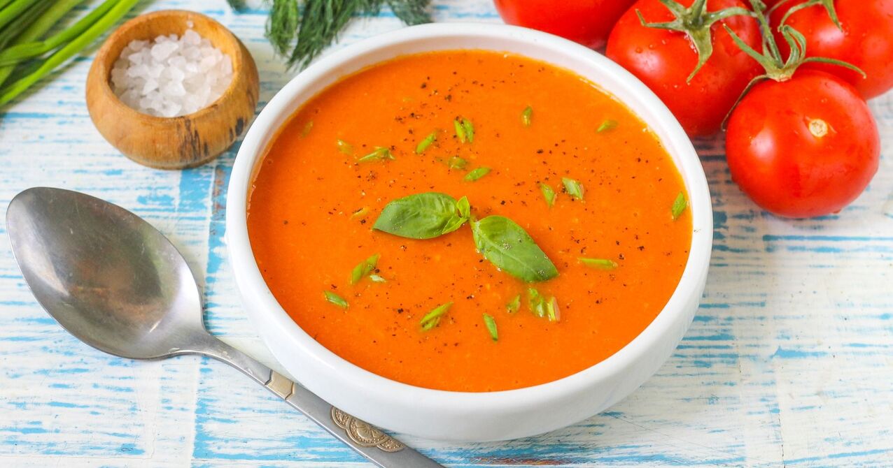 sopa de purê de tomate em um favorito da dieta