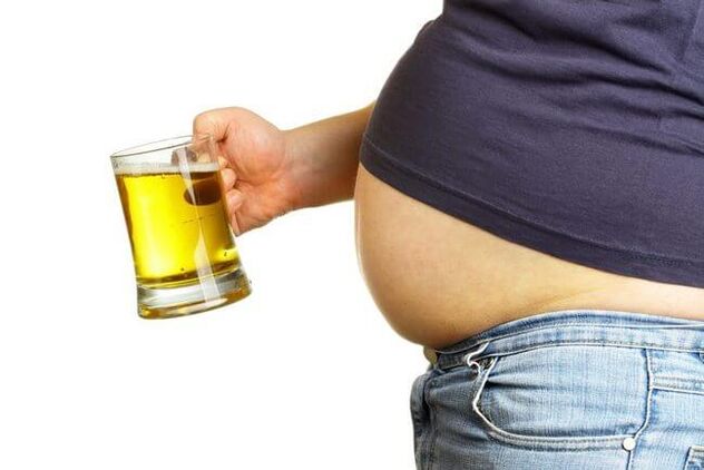 Um homem com barriga de cerveja pode estabelecer uma meta e perder peso